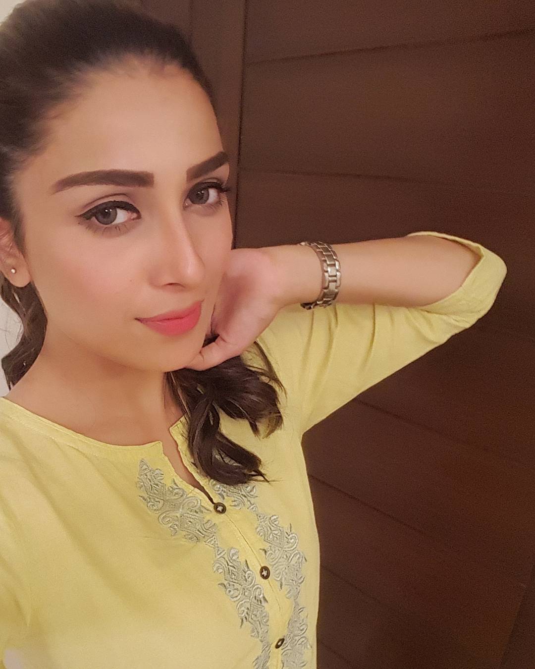 Ayeza Khan Photo