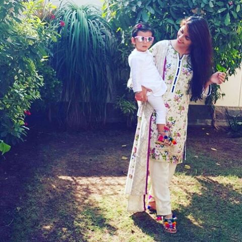 Ayeza Khan - Photo with daughter Horrain Taimoor